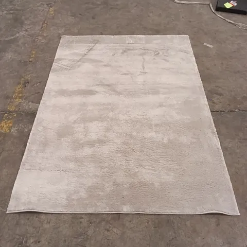 QUALITY DESIGNER AREA RUG - APPROXIMATELY 200CM X 138CM