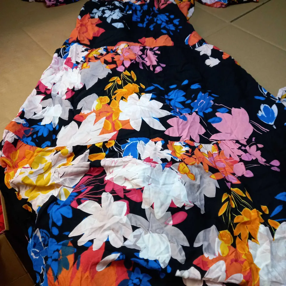 AVENUE BLACK/FULL BLOOM OFF SHOULDER MAXI DESS - SIZE 14