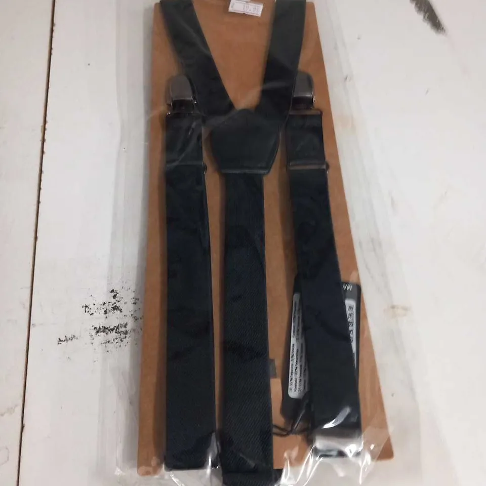 APPROXIMATELY 9 SETS OF BANNED APPAREL BRACES