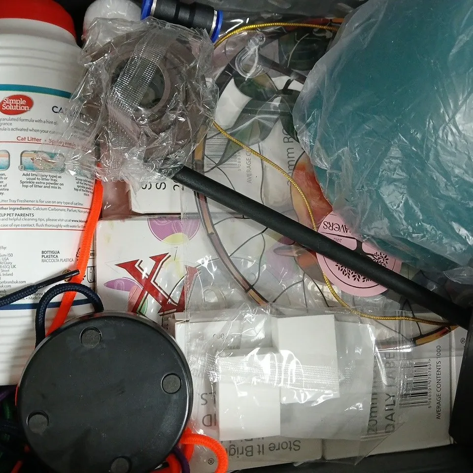 APPROXIMATELY 10 ASSORTED HOUSEHOLD ITEMS TO INCLUDE STAINLESS STEEL SHOWER RINGS, ETC