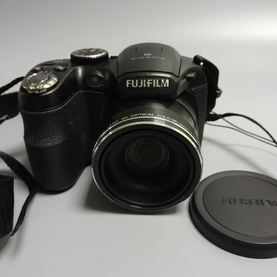UNBOXED FUJIFILM FINEPIX S DIGITAL CAMERA