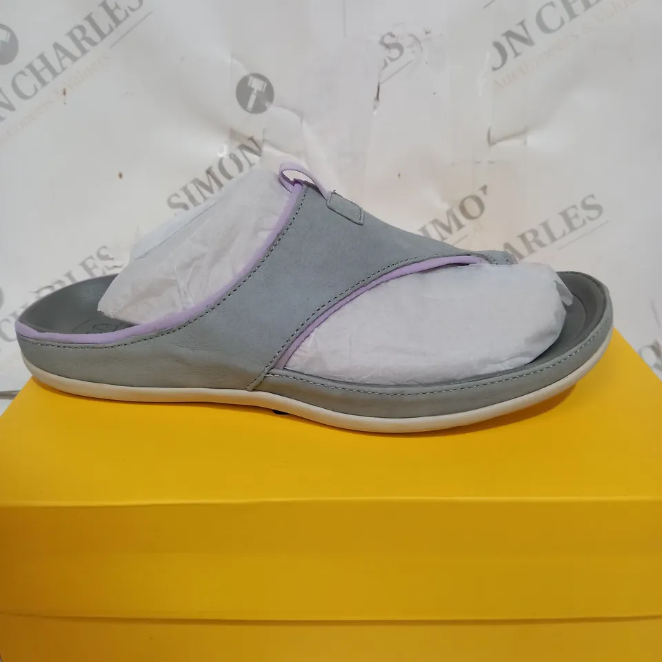 BOXED STRIVE GREY PURPLESTRIPE SANDALS SIZE 6