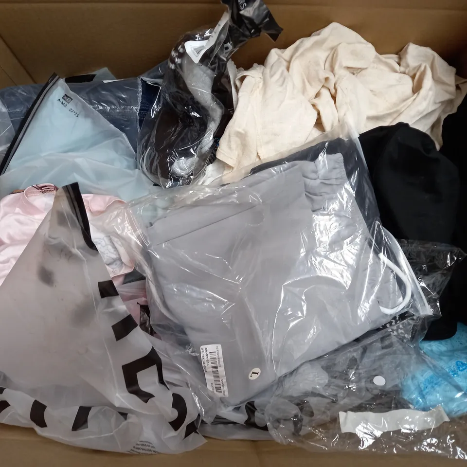 BOX OF APPROXIMATELY 25 ASSORTED CLOTHING ITEMS TO INCLUDE - SHORTS , BRA , TOP ETC
