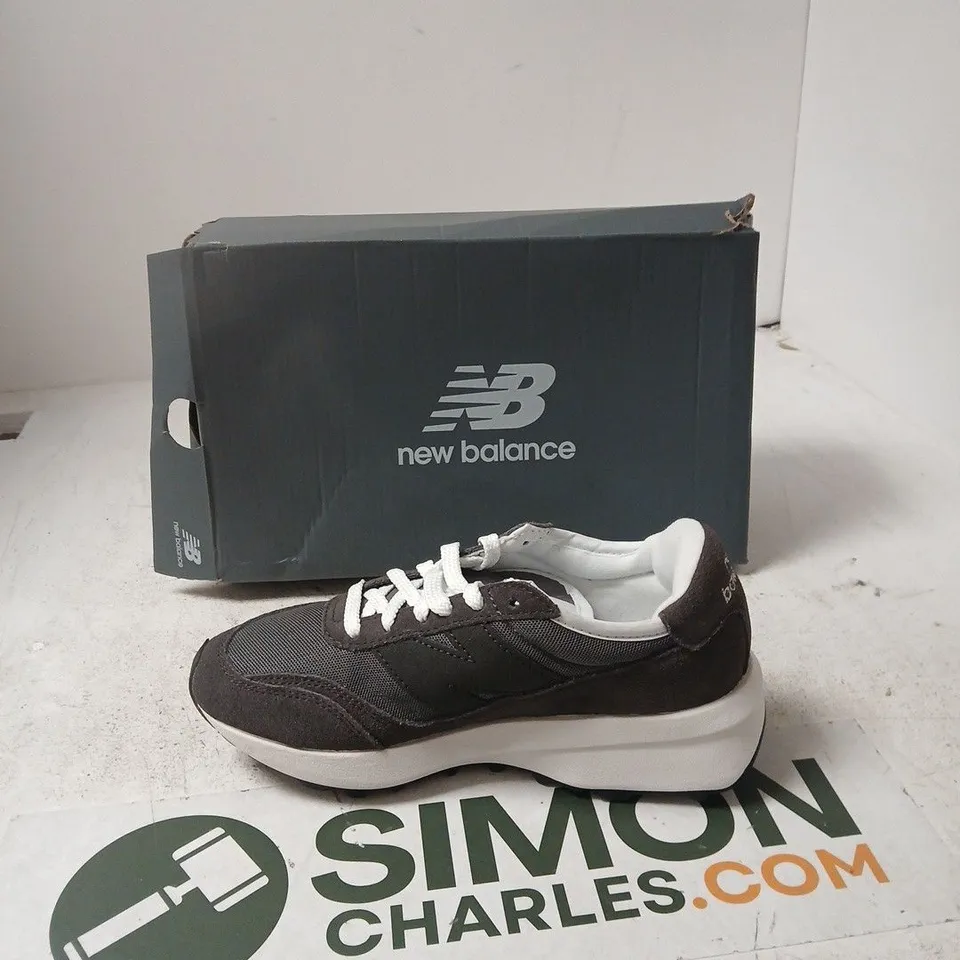 BOXED NEW BALANCE RUNNING SHOES – BLACK/GRAY, UK 5