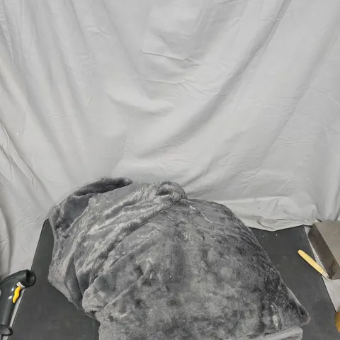 COZEE HOME FAMILY SIZED FAUX FUR & VELVETSOFT HEATED THROW