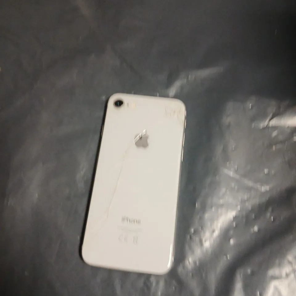 APPLE IPHONE (WHITE) – CRACKED FRONT SCREEN 