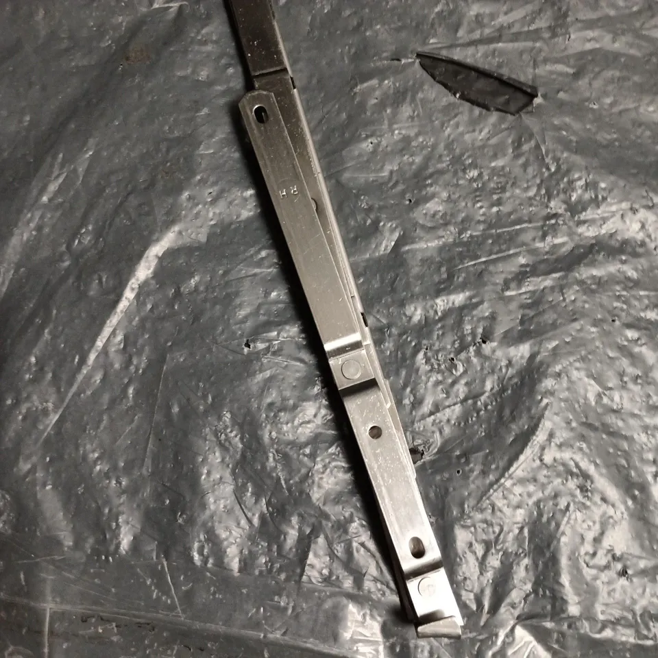 APPROXIMATELY 20 UPVC WINDOW HINGES