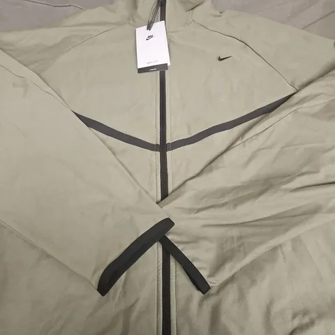 NIKE DRI-FIT MEN'S JACKET – BEIGE/SAND, SIZE M