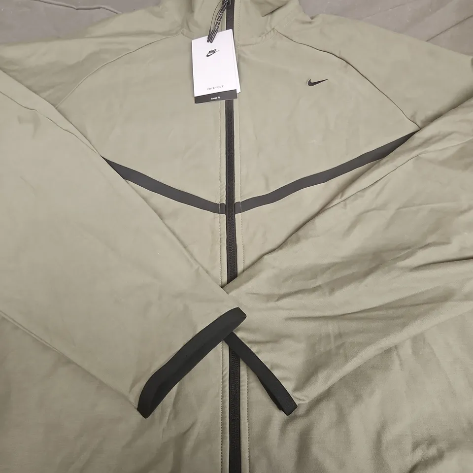 NIKE DRI-FIT MEN'S JACKET – BEIGE/SAND, SIZE M