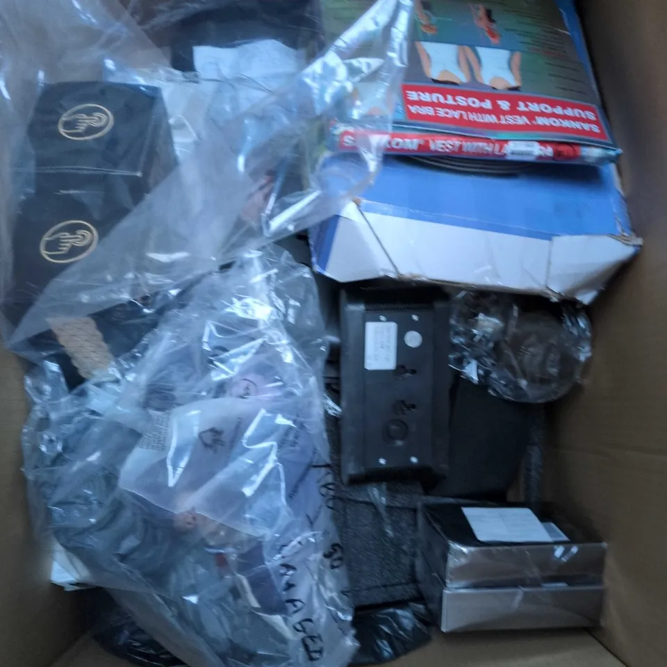 BOX OF APPROXIMATELY 10 ASSORTED HOUSEHOLD ITEMS TO INCLUDE - KARAOKE SPEAKER - TABLE LAMP - HAND CLEANSER - ETC