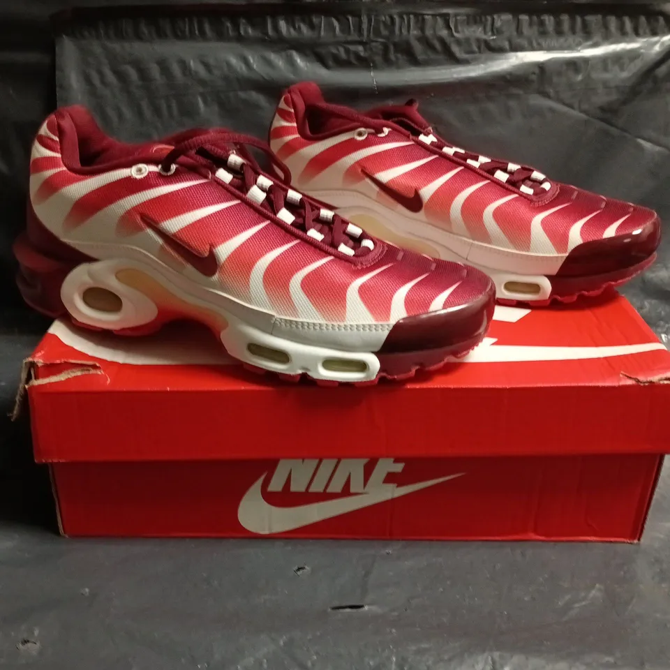BOXED PAIR OF NIKE TN AIR TRAINERS IN RED/WHITE SIZE UK 6.5