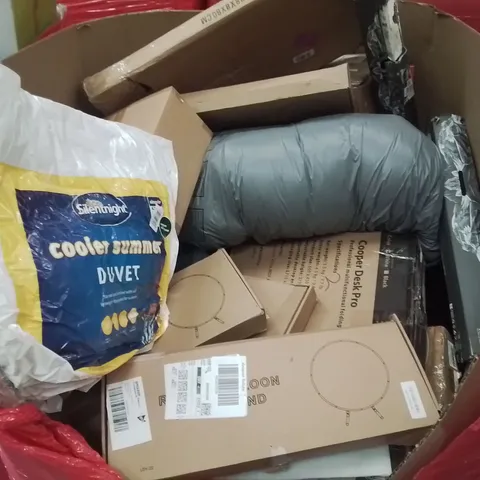 PALLET CONTAINING VARIOUS ASSORTED BOXED HOUSEHOLD ITEMS TO INCLUDE: BALLOON ARCH STAND, SUMMER DUVET, MULTIFUNCTIONAL DESK, BALLOON ARCH STAND AND LOTS MORE UNMARKED BOXED ITEMS