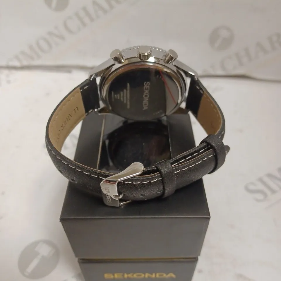 BOXED SEKONDA WATCH - JAPAN MOVEMENT - STAINLESS STEEL BACK - LEATHER STRAP - WATER RESISTANT 50M - SUB DIAL. 