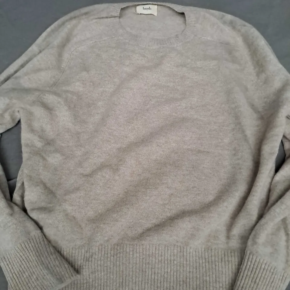 HUSH CASHMERE ROUND NECK SWEATER IN BEIGE - SMALL