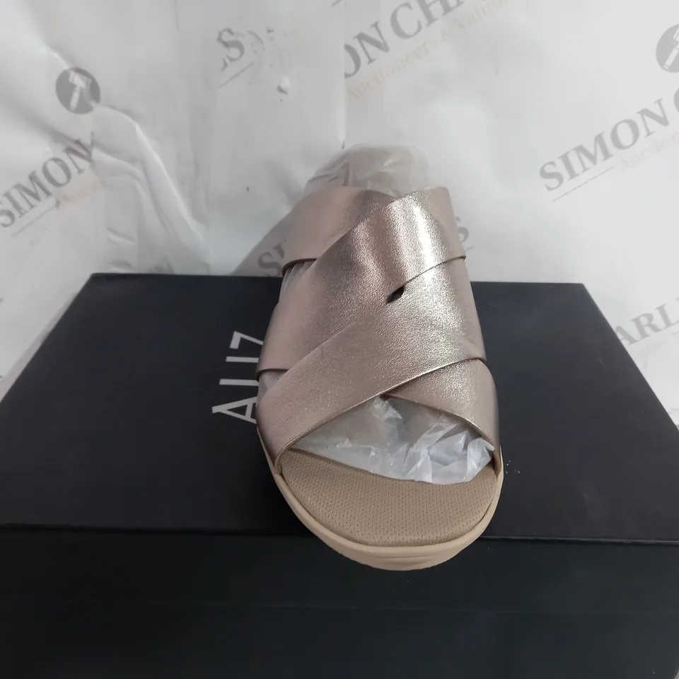 BOXED NATURALIZER HIGH HEELED OPEN TOE RIPPLE SHOES - SIZE 6