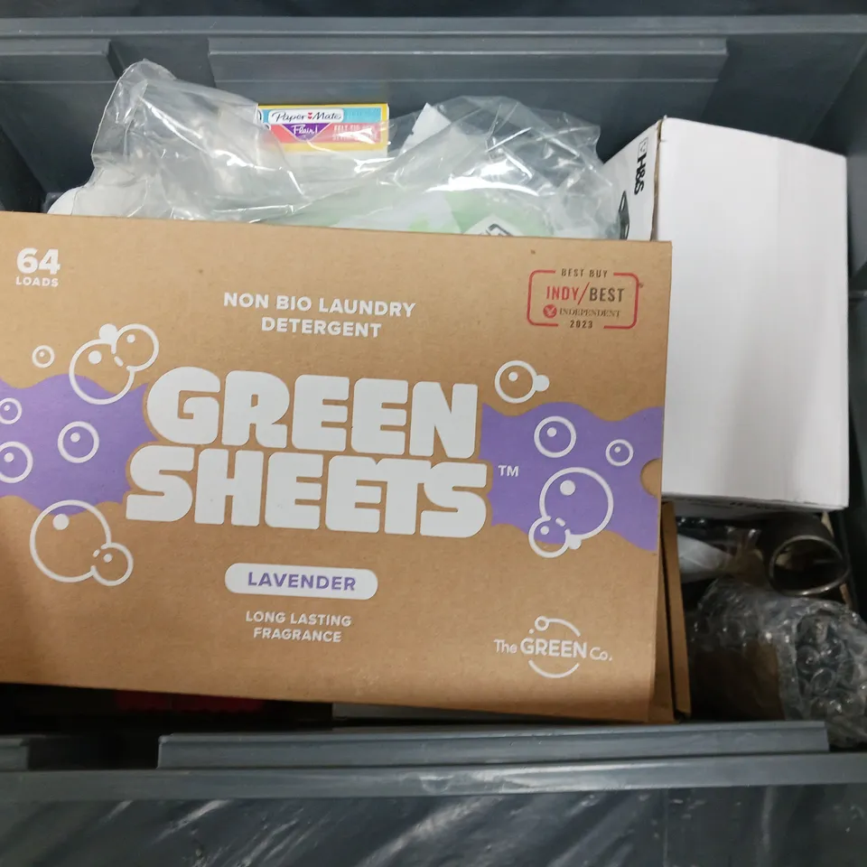 APPROXIMATELY 12 ASSORTED HOUSEHOLD ITEMS TO INCLUDE CASTOR WHEELS, PAPERMATE PENS, ELECTRIC LIGHTER, ETC