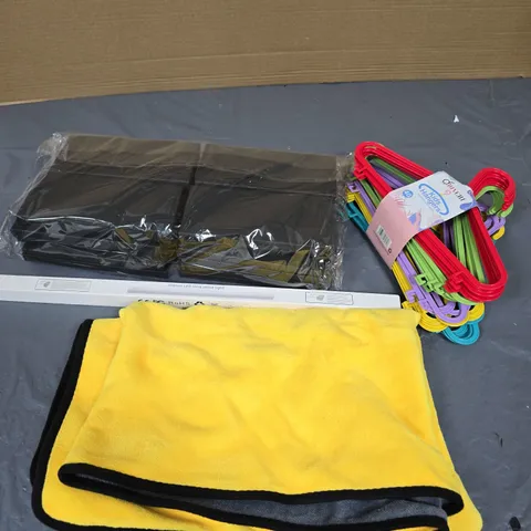 APPROXIMATELY 15 ASSORTED HOUSEHOLD PRODUCTS TO INCLUDE SENSOR LIGHT, STORAGE BOXES, HANGERS ETC