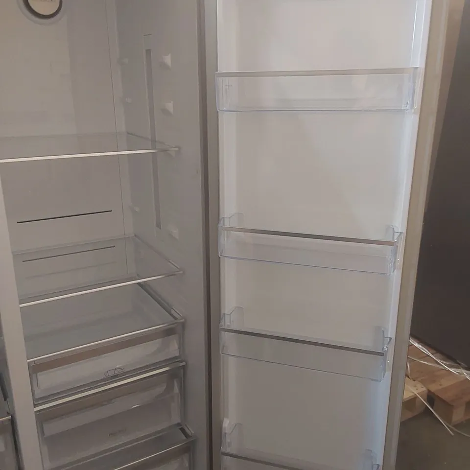 HOTPOINT HPG2 6573W XP4UK DUAL NO FROST AMERICAN-STYLE FRIDGE FREEZER - SILVER
