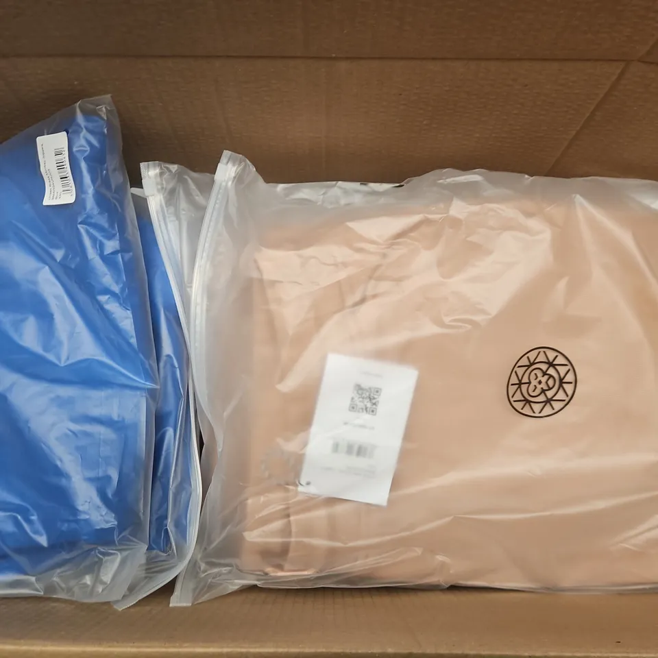 APPROXIMATELY 20 ASSORTED BAGGED UNISEX BRASS MONKEY & GET YOUT COLD ON JOGGERS IN VARIOUS SIZES TO INCLUDE COLOURS SUCH AS NAVY, CORAL, BLUE, ETC