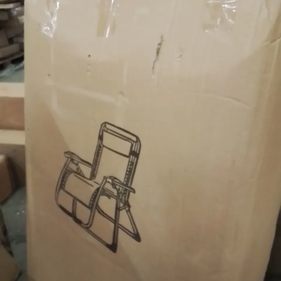 BOXED SUN LOUNGER
