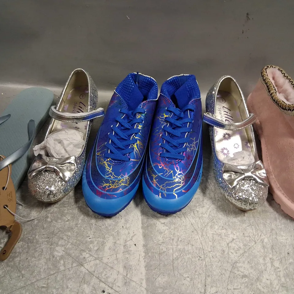 LARGE QUANTITY OF ASSORTED SHOES AND FOOTWEAR