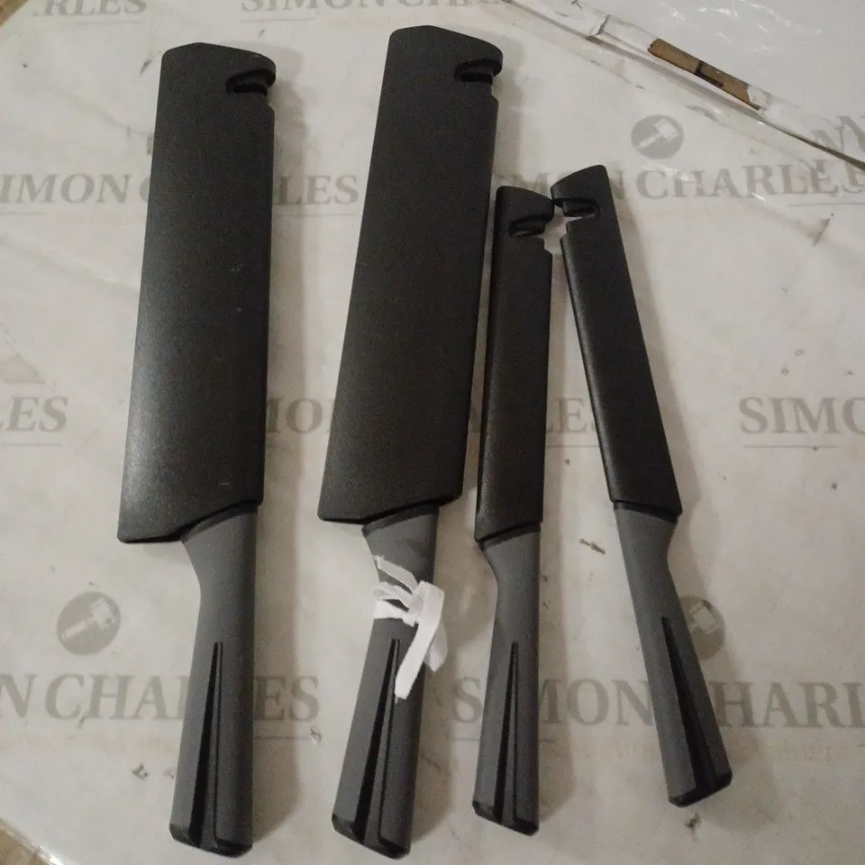 COOK'S ESSENTIALS SET OF KNIVES IN BLACK