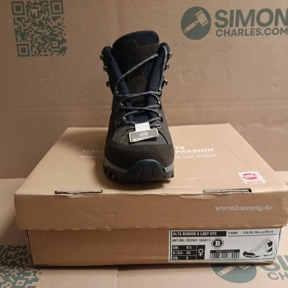 BOXED PAIR OF HANWAG ALTA BUNION II LADY GTX BOOTS IN MOCCA/BLACK SIZE UK 6.5