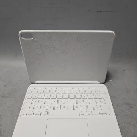 BOXED APPLE IPAD MAGIC KEYBOARD FOLIO
