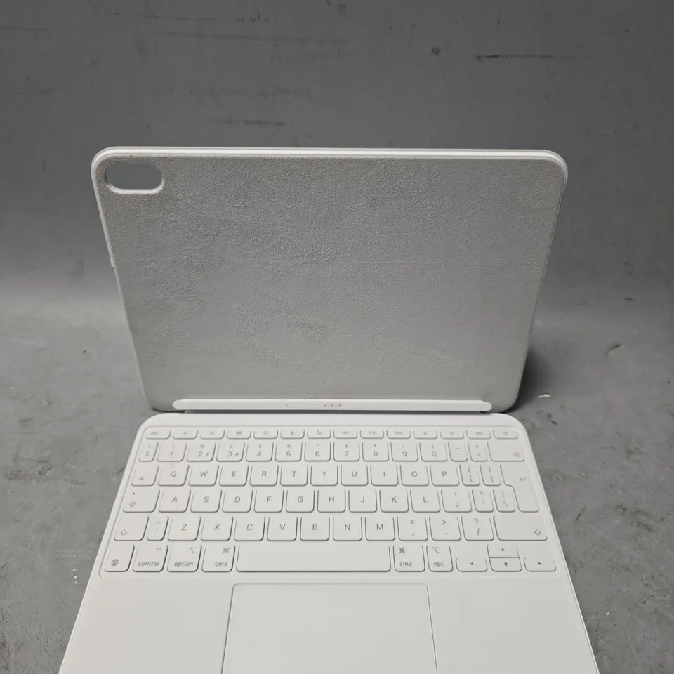 BOXED APPLE IPAD MAGIC KEYBOARD FOLIO