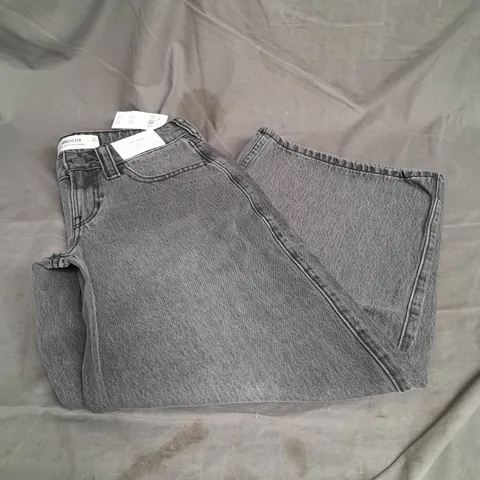 HOLLISTER LOW RISE SUPER BAGGY JEANS IN WASHED BLACK SIZE W25 SHORT