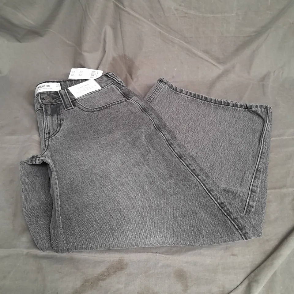 HOLLISTER LOW RISE SUPER BAGGY JEANS IN WASHED BLACK SIZE W25 SHORT