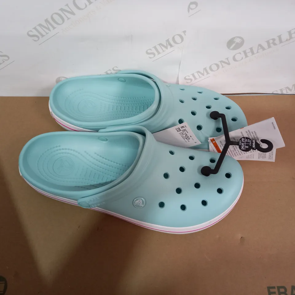 PAIR OF CROCS SIZE M12