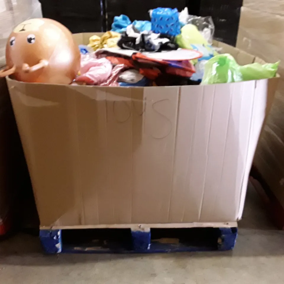 PALLET CONTAINING AN ASSORTMENT OF INFLATABLE  ITEMS TO INCLUDE POOL NETS, CHAIRS, ARM BAND AND SPACE HOPPERS ECT