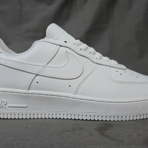 BOXED PAIR OF NIKE AIR FORCE 1 '07 SHOES IN WHITE UK SIZE 10