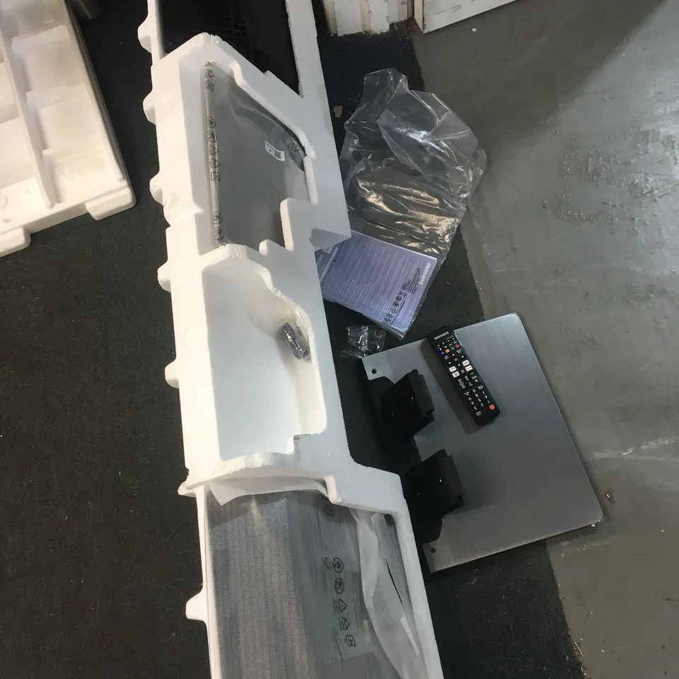 BOXED SAMSUNG QE65S95B 65 INCH 4K ULTRA HDR 1500 SMART OLED TV WITH MAINS LEAD, STAND AND REMOTE 