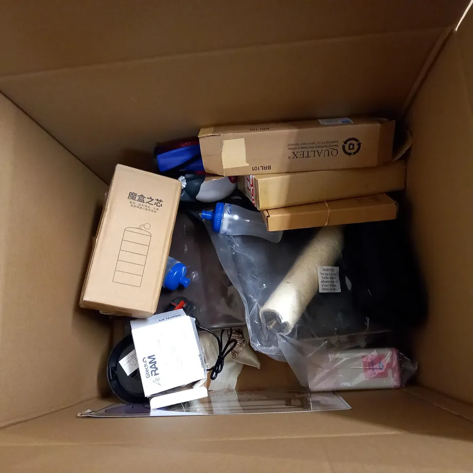 LARGE BOX OF APPROXIMATELY 20 ASSORTED HOUSEHOLD ITEMS TO INCLUDE: DRAUGHT EXCLUDER, KITCHEN CANISTER, MASSAGE CUSHTIE