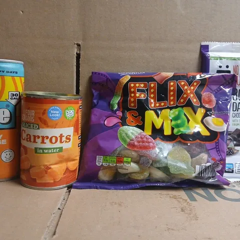 APPROXIMATELY 10 ASSORTED FOOD AND DRINK ITEMS TO INCLUDE FIBE ZESTY ORANGE, CARROTS IN WATER, ETC