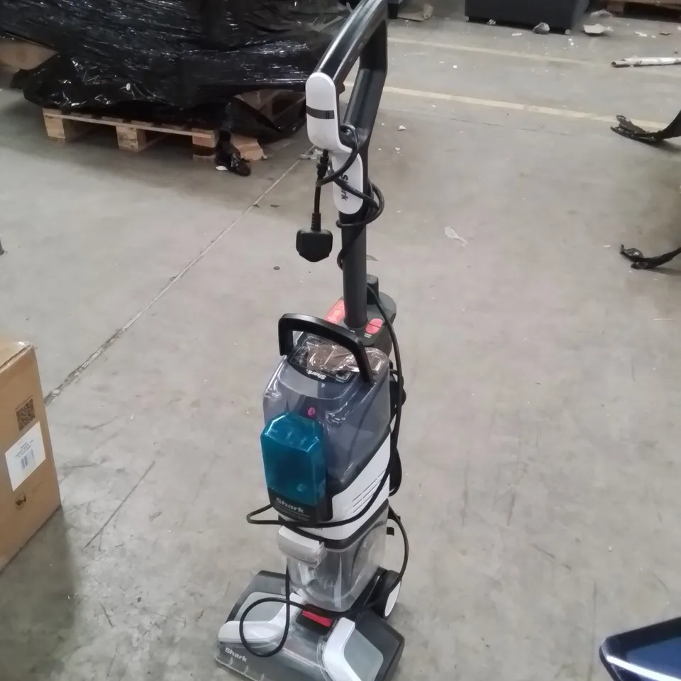 SHARK CARPETXPERT DEEP CARPET CLEANER WITH BUILT-IN STAINSTRIKER EX200UK RRP £299