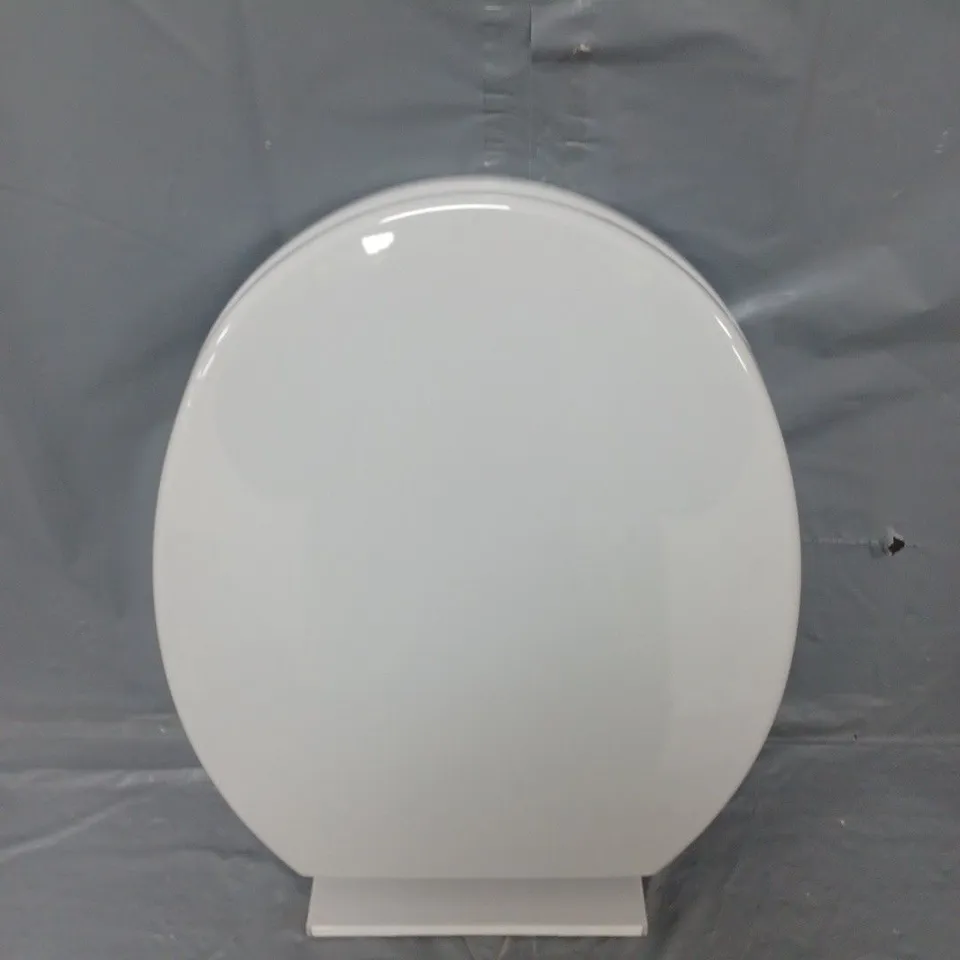 BOXED HOME ANTI BACTERIAL TOILET SEAT 