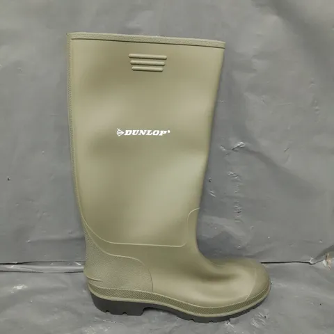 PAIR OF DUNLOP PRICEMASTOR WELLINGTON BOOTS - 7