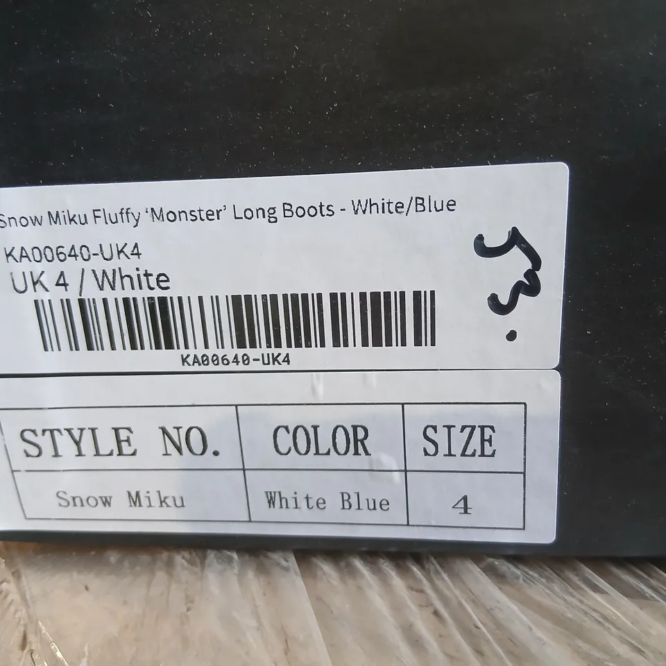 KOI X HATSUNE MIKU SNOW MIKU FLUFFY 'MONSTER' LONG BOOTS – WHITE/BLUE, UK 4