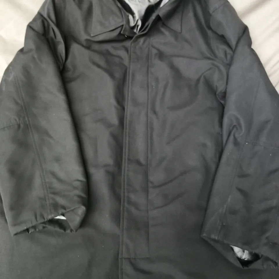 BUTLER & WEBB MEN'S BLACK COAT SIZE MEDIUM