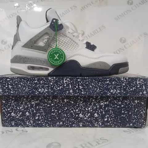 BOXED PAIR OF NIKE AIR JORDAN 4 RETRO SHOES IN WHITE/NAVY UK SIZE 8.5