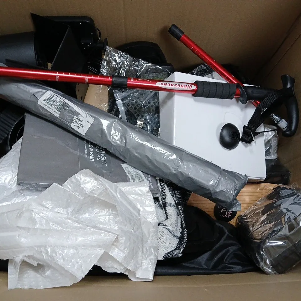 BOX OF APPROXIMATELY 15 ASSORTED ITEMS TO INCLUDE -  SLEEP TRAINER CLOCK LAMP , ANIMAL ULTRASONIC REPELENT ETC