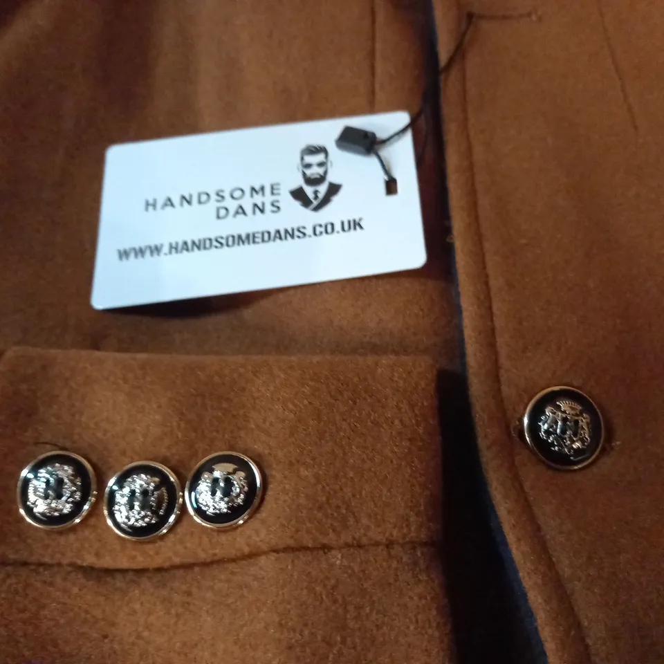 HANDSOME DANS BROWN BUTTON DETAIL COAT - L