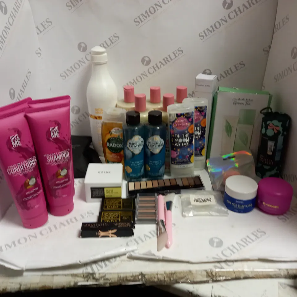 BOX OF ASSORTED COSMETICS TO INCLUDE ELIZIBETH ARDEN, RADOX, COSRX ETC