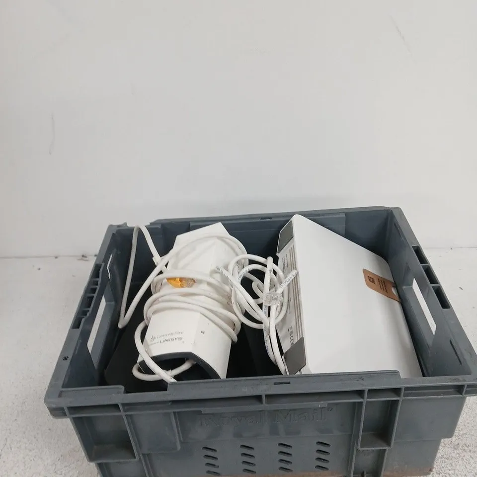 TOTE OF APPROXIMATELY 10 ASSORTED ITEMS INCLUDING TECHNICOLOR ROUTER, ADTRAN ROUTER SDX631 AND SKY ROUTER