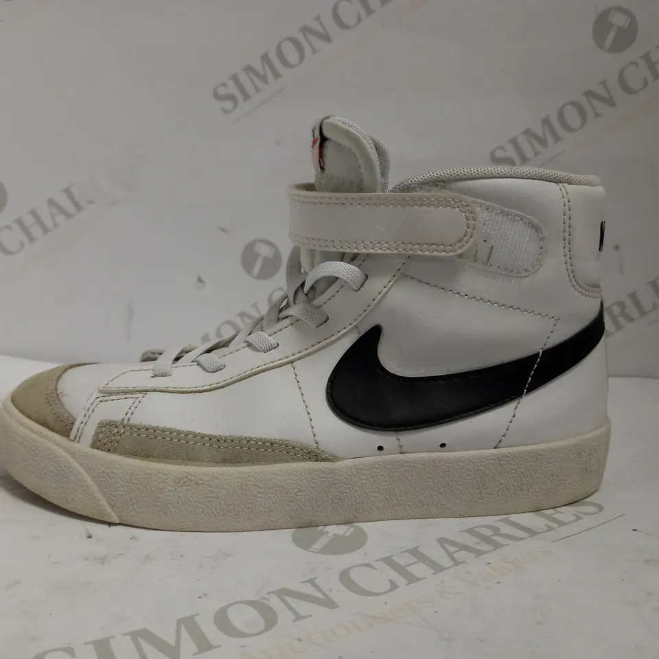 IN THE STYLE OF NIKE KID'S TRAINERS UK SIZE 2