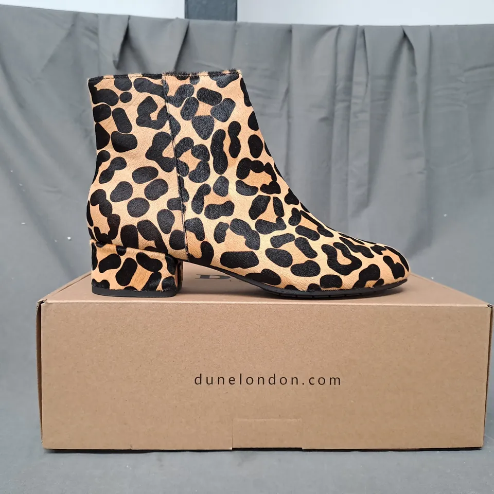 BOXED PAIR OF DUNE LONDON PIPPIE LEOPARD ANKLE BOOTS SIZE 5