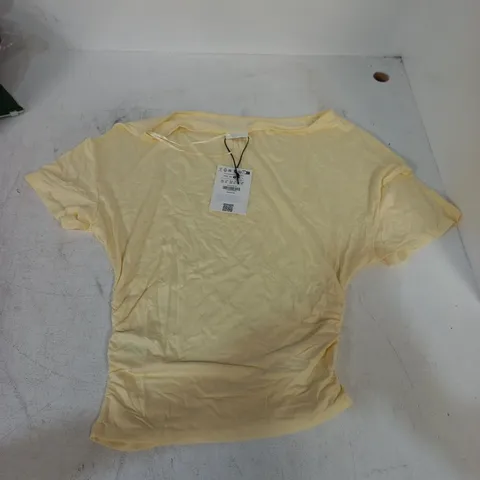 BERSHKA PALE YELLOW SHORT-SLEEVE TOP – WOMEN'S, SIZE S (UK)